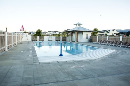 Pool without a soul in sight! Your private paradise awaits.